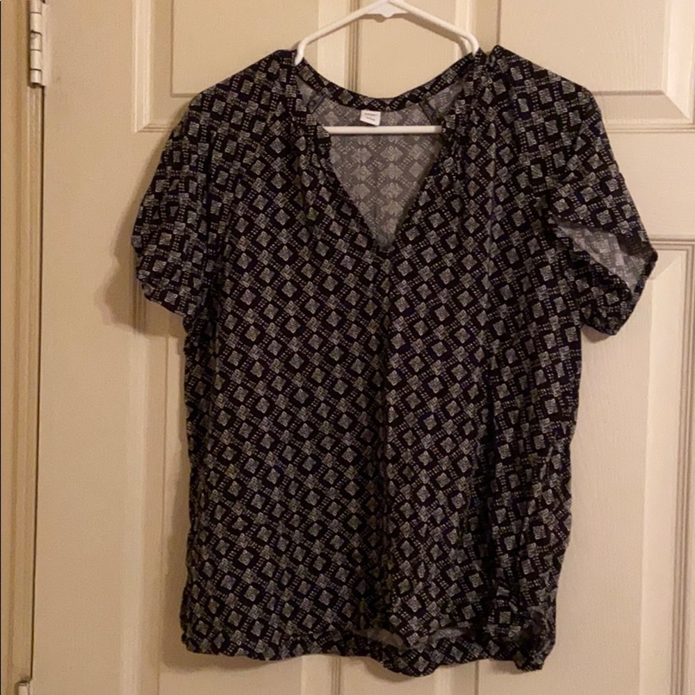 Black Old Navy short sleeve shirt